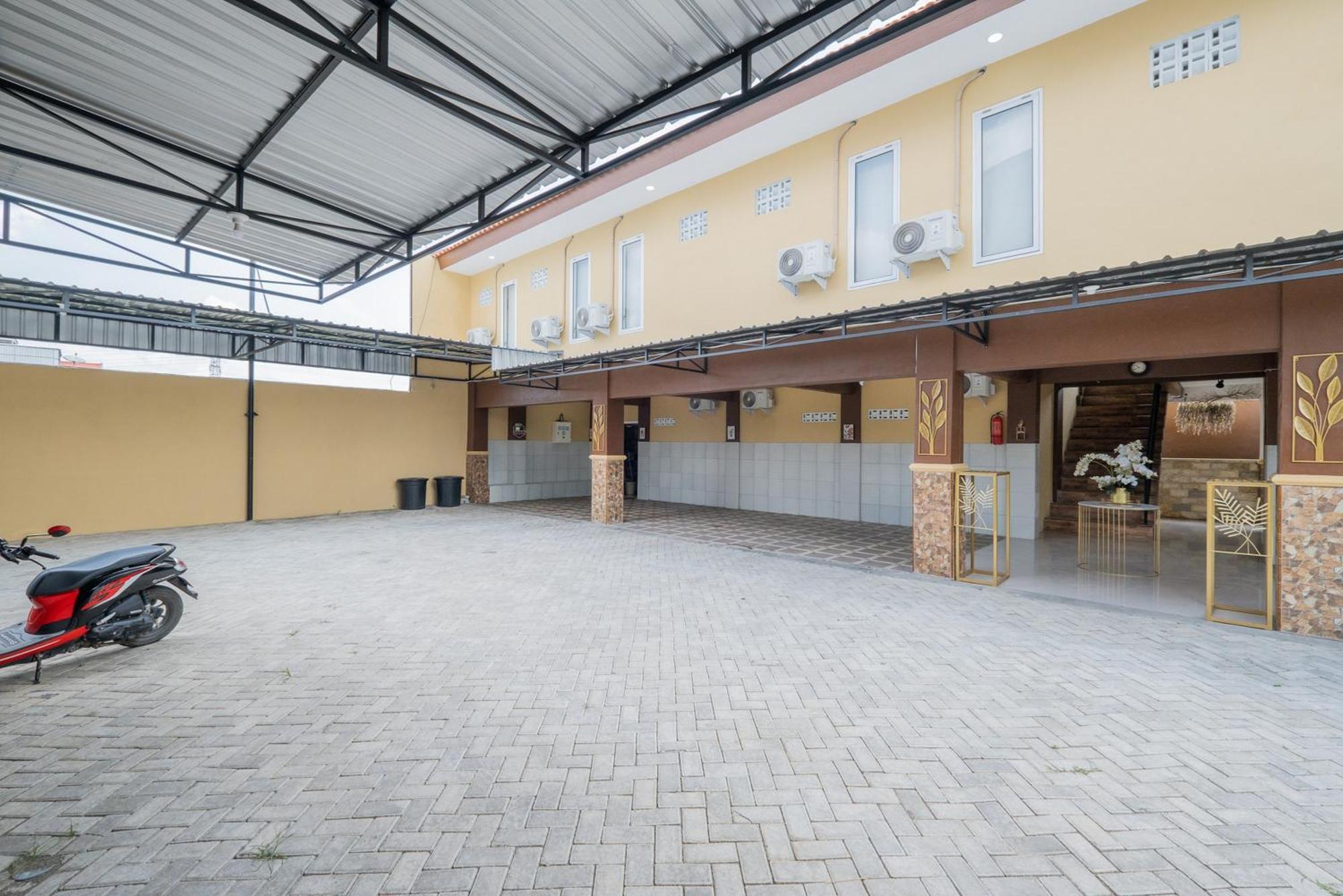 Reddoorz Syariah Near Rsud Dr Iskak Tulungagung Hotel Kedungwaru Bagian luar foto