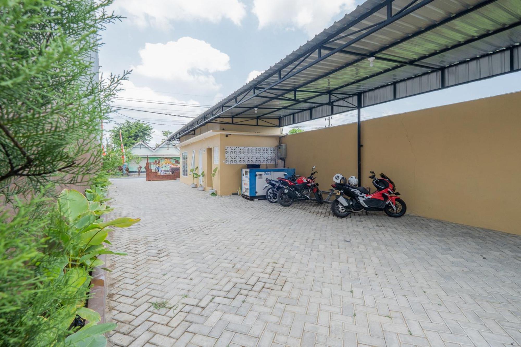 Reddoorz Syariah Near Rsud Dr Iskak Tulungagung Hotel Kedungwaru Bagian luar foto