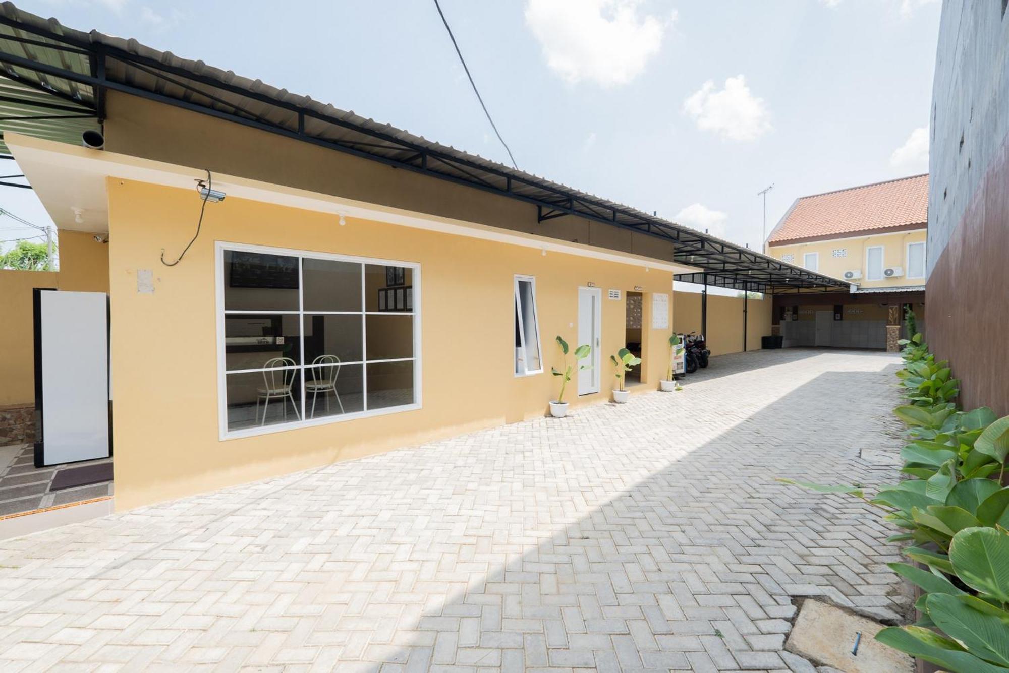 Reddoorz Syariah Near Rsud Dr Iskak Tulungagung Hotel Kedungwaru Bagian luar foto