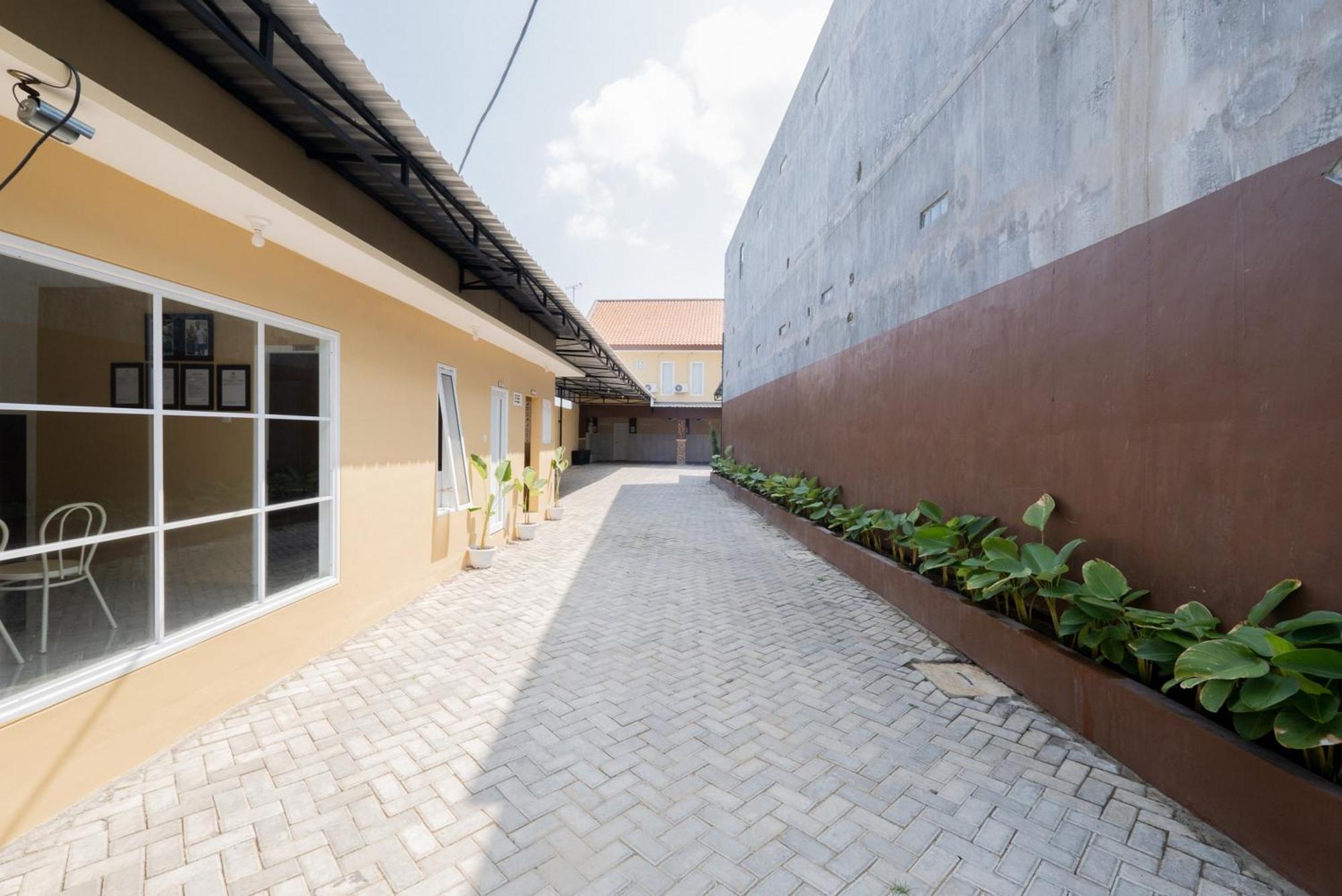 Reddoorz Syariah Near Rsud Dr Iskak Tulungagung Hotel Kedungwaru Bagian luar foto